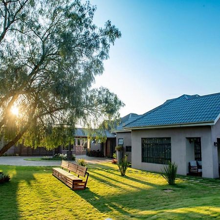 Kinga Homes Boutique Hotel モシ エクステリア 写真