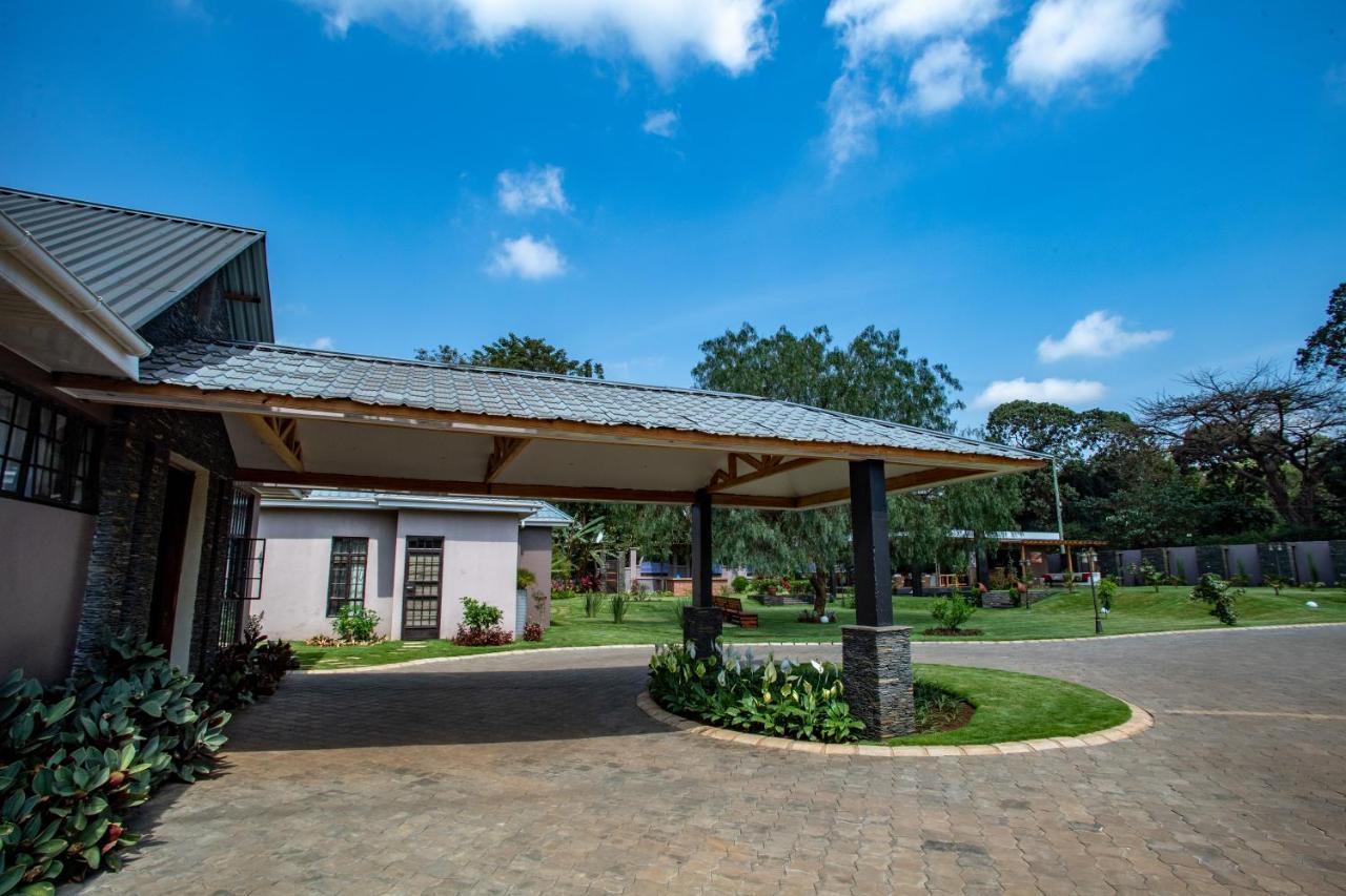Kinga Homes Boutique Hotel モシ エクステリア 写真