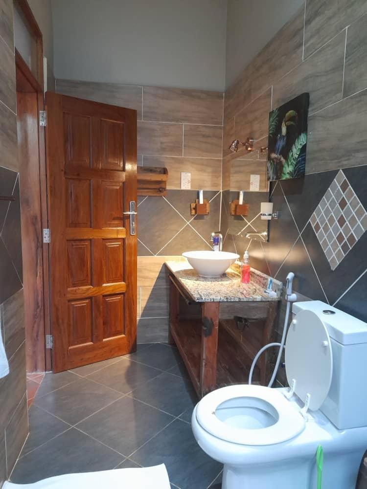 Kinga Homes Boutique Hotel モシ エクステリア 写真