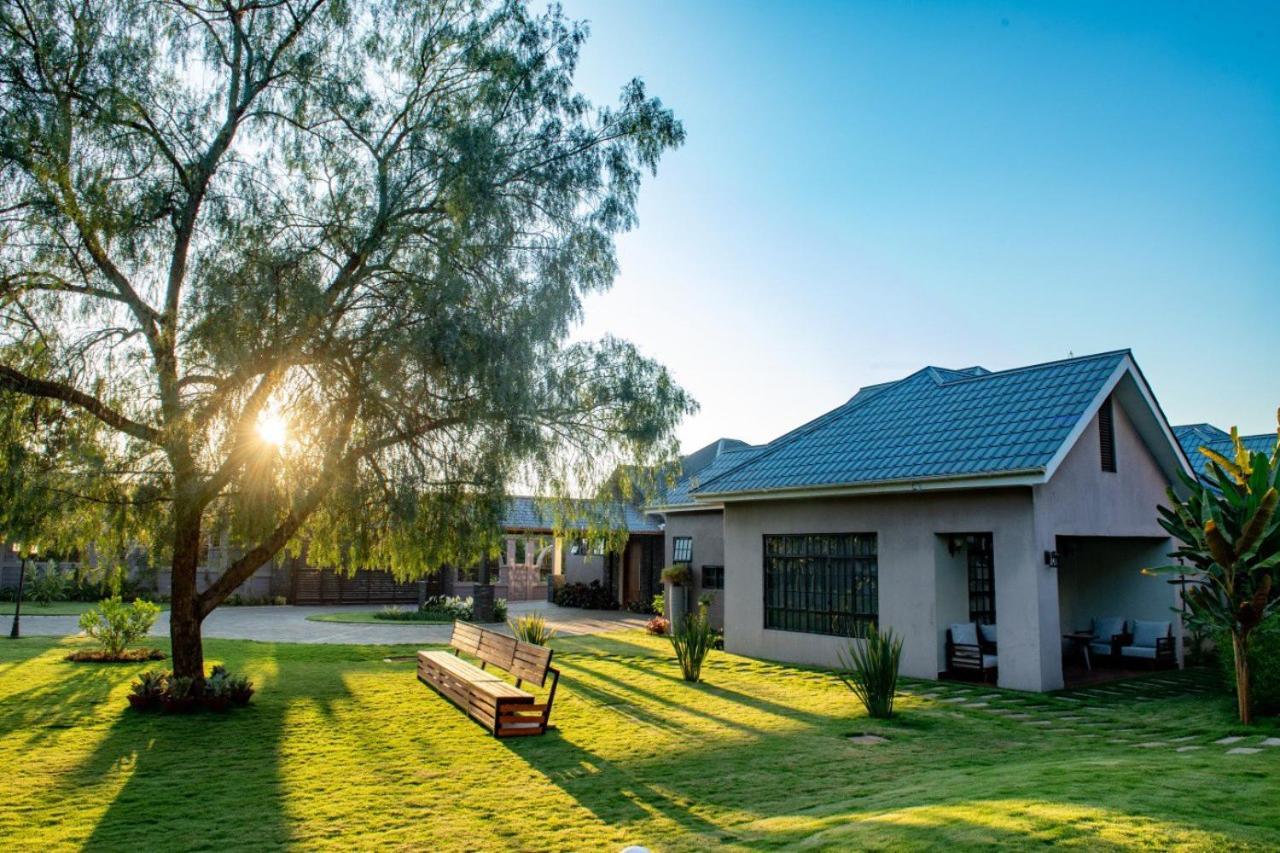 Kinga Homes Boutique Hotel モシ エクステリア 写真