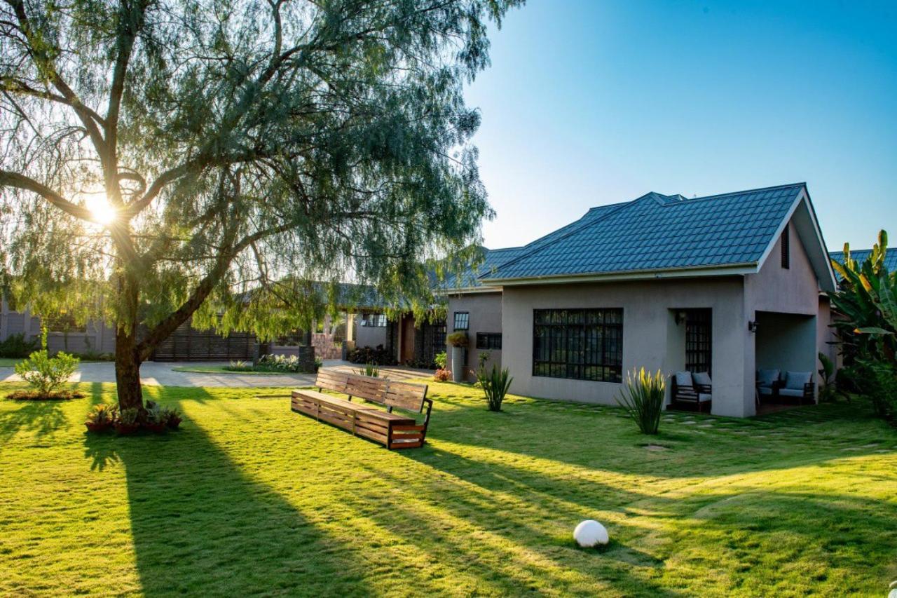 Kinga Homes Boutique Hotel モシ エクステリア 写真